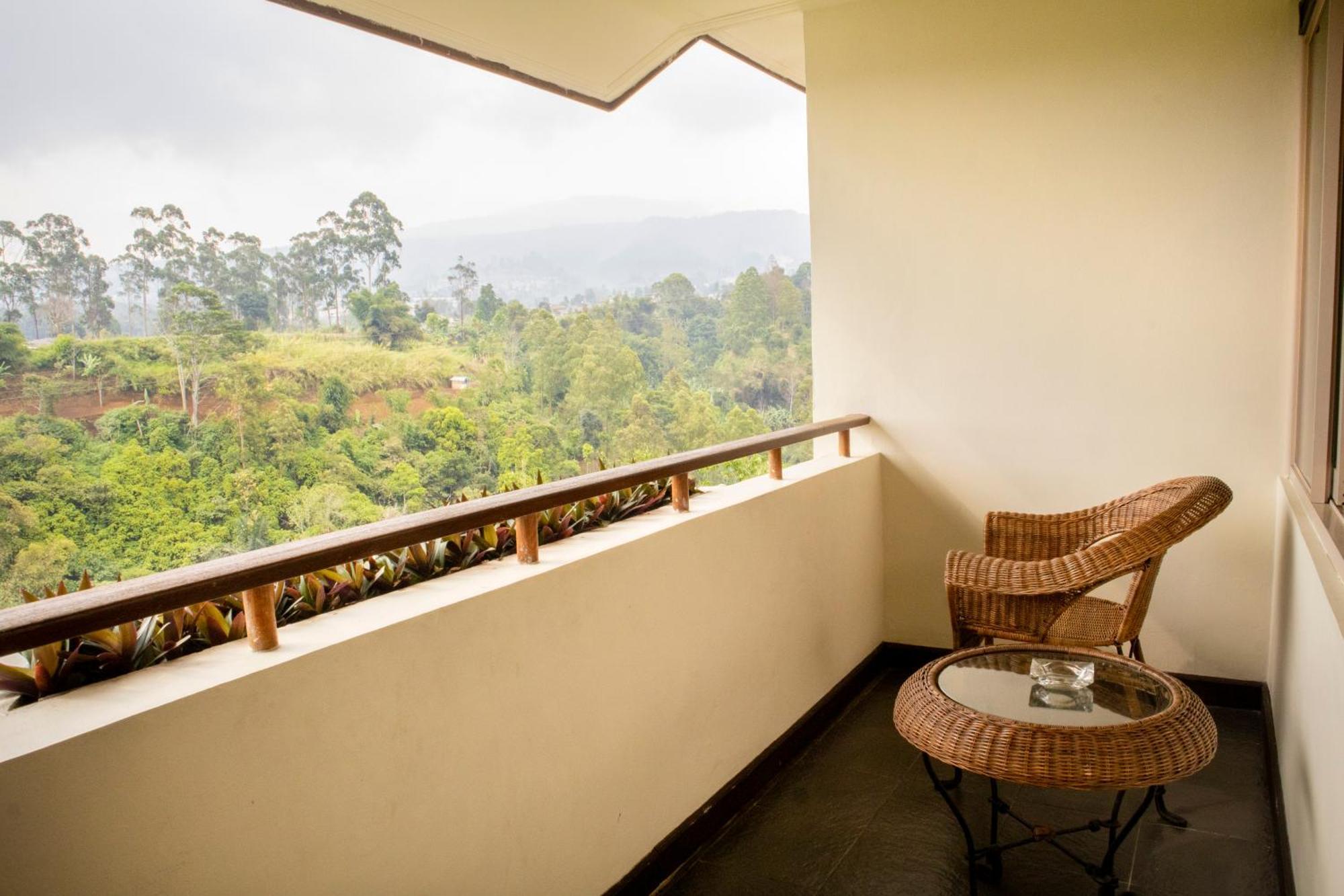 Sangria Resort And Spa Lembang Exterior foto
