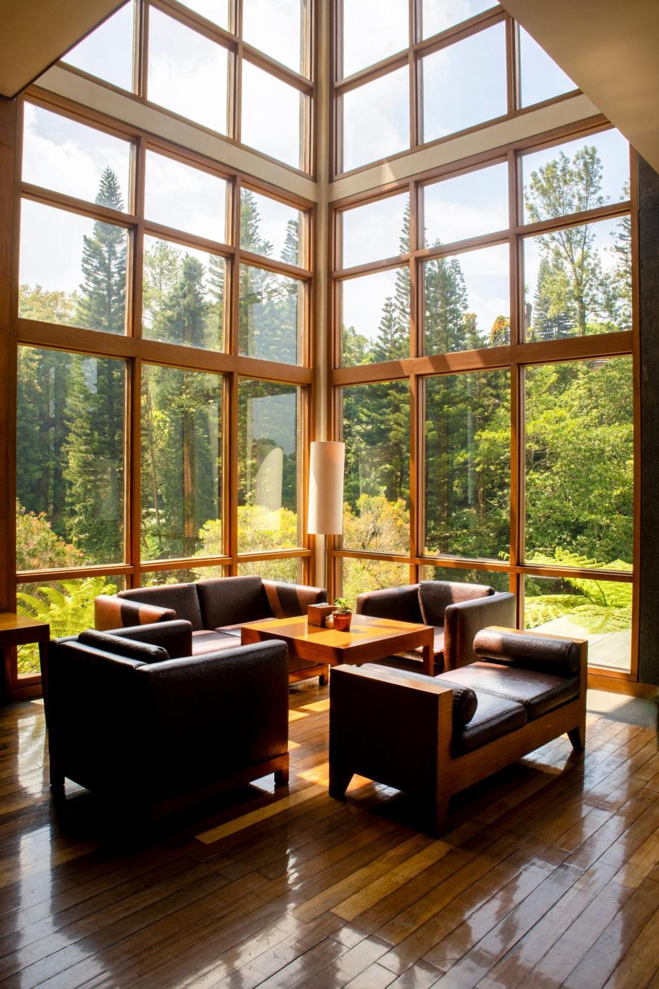 Sangria Resort And Spa Lembang Exterior foto